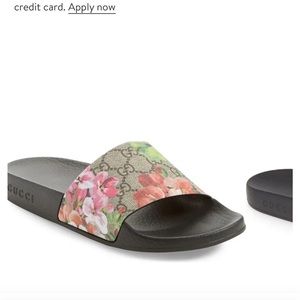 Pursuit Slide Sandal
GUCCI